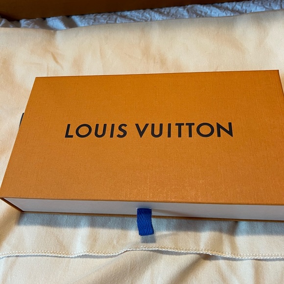 Authentic Louis Vuitton Fuchsia wallet. Limited edition collection 💞💞💞💞 - Picture 6 of 6